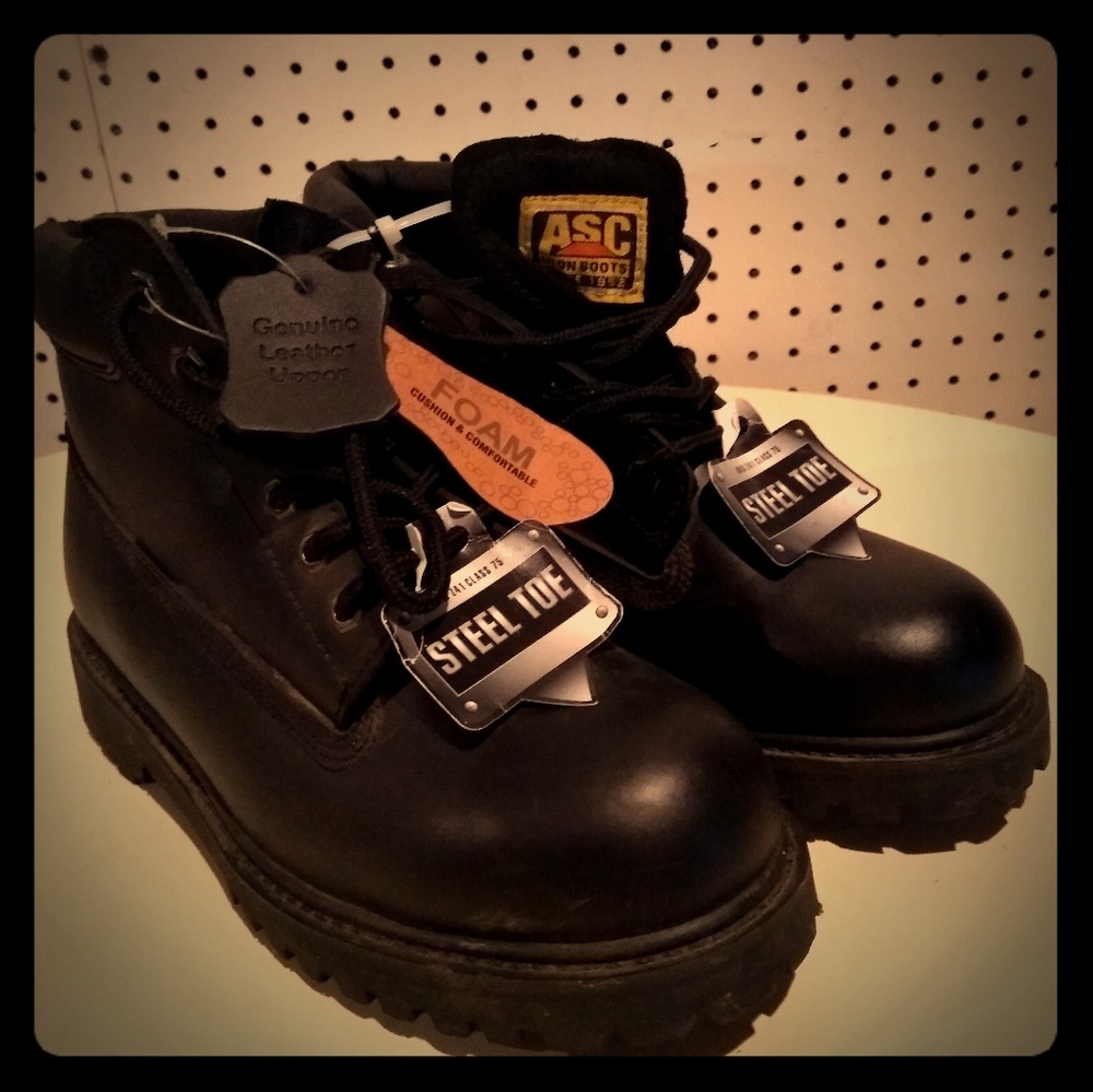 Steel toe boots